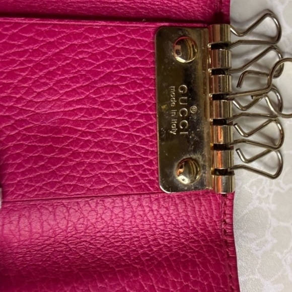 Authentic Gucci Pink Leather Card & Key Holder - Picture 4 of 5